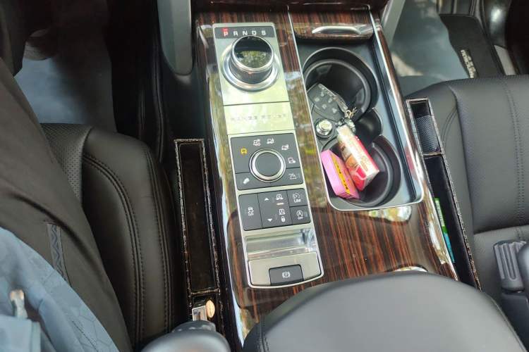 Used Land Rover Range 2016 3.0 SC V6 Vogue Gear Lever