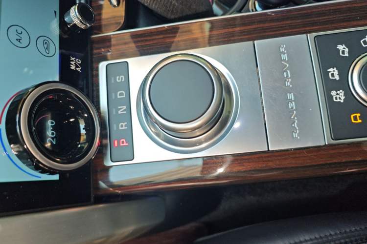 Used Land Rover Range 2016 3.0 SC V6 Vogue Gear Lever