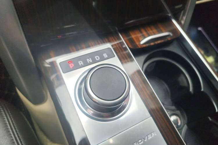 Used Land Rover Range 2016 3.0 SC V6 Vogue Gear Lever