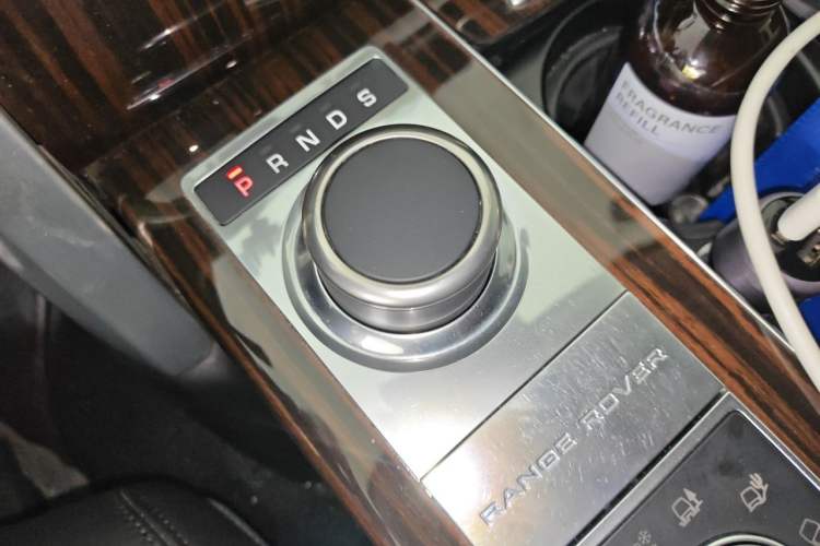 Used Land Rover Range 2016 3.0 SC V6 Vogue SE Long-Wheelbase Edition Gear Lever