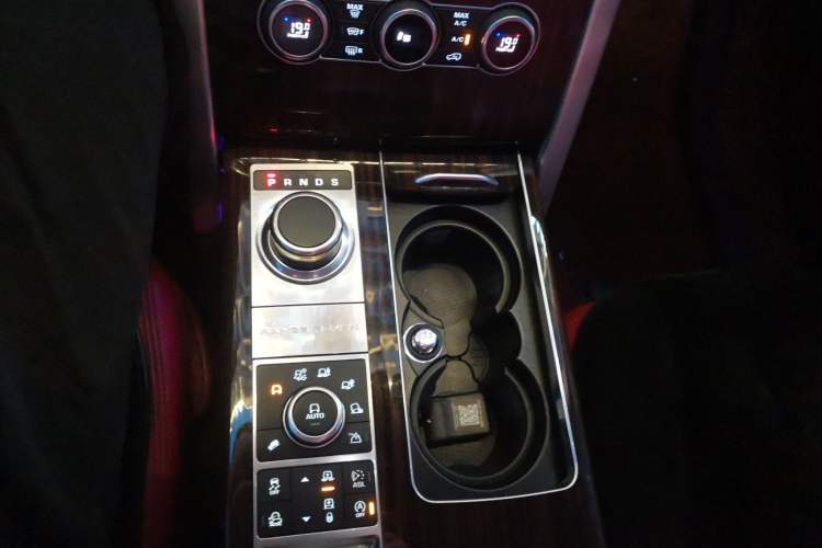 Used Land Rover Range 2016 3.0 SC V6 Vogue SE Long-Wheelbase Edition Gear Lever