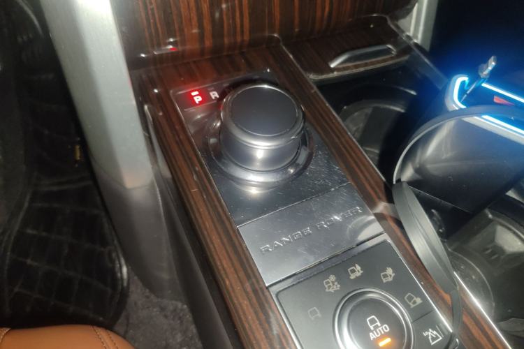 Used Land Rover Range 2016 3.0 SC V6 Vogue SE Prestige Extended-Wheelbase Model Gear Lever