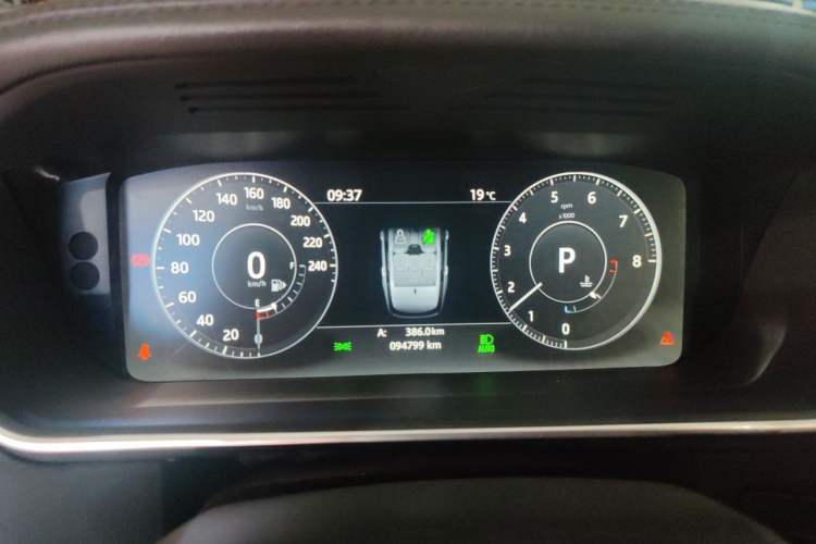 Used Land Rover Range 2016 3.0 SC V6 Vogue Extended Version Instrument Cluster