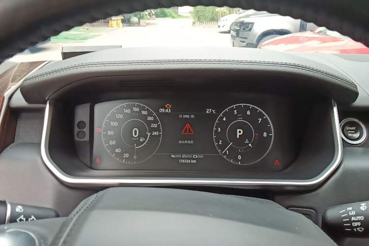 Used Land Rover Range 2016 3.0 SC V6 Vogue Extended Version Instrument Cluster