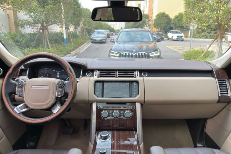 Used Land Rover Range 2016 3.0 SC V6 Vogue Extended Version Interior 1