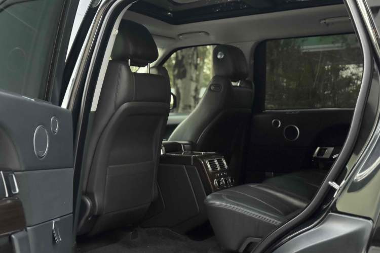Used Land Rover Range 2016 3.0 SC V6 Vogue Extended Version Interior 10