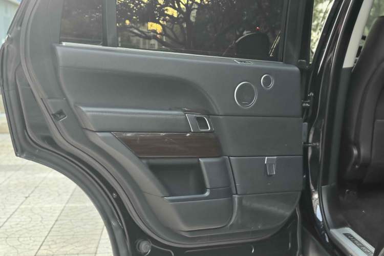 Used Land Rover Range 2016 3.0 SC V6 Vogue Extended Version Interior 15