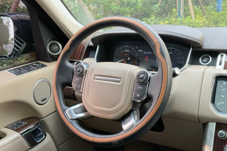Used Land Rover Range 2016 3.0 SC V6 Vogue Extended Version Interior 2