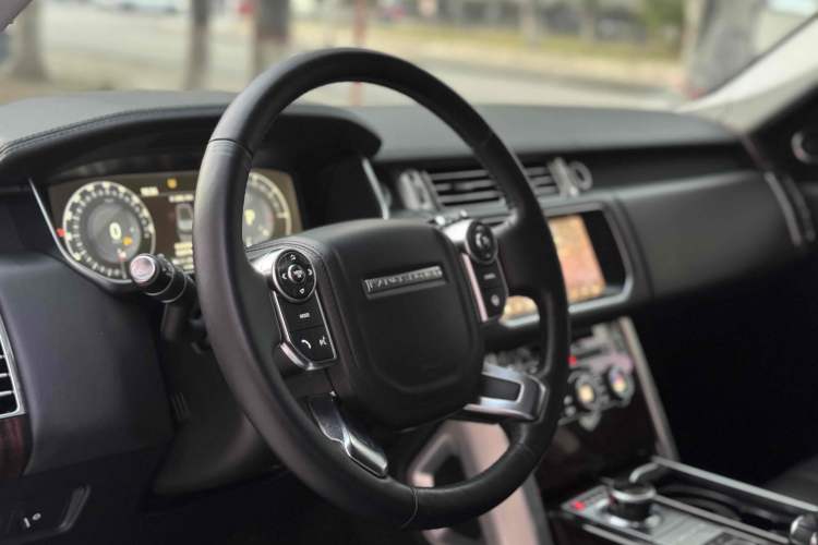 Used Land Rover Range 2016 3.0 SC V6 Vogue Extended Version Interior 2