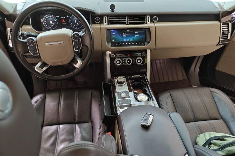 Used Land Rover Range 2016 3.0 SC V6 Vogue Extended Version Interior 2