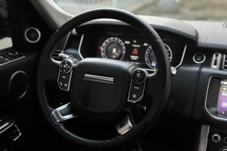 Used Land Rover Range 2016 3.0 SC V6 Vogue Extended Version Interior 3