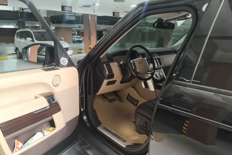 Used Land Rover Range 2016 3.0 SC V6 Vogue Extended Version Interior 3