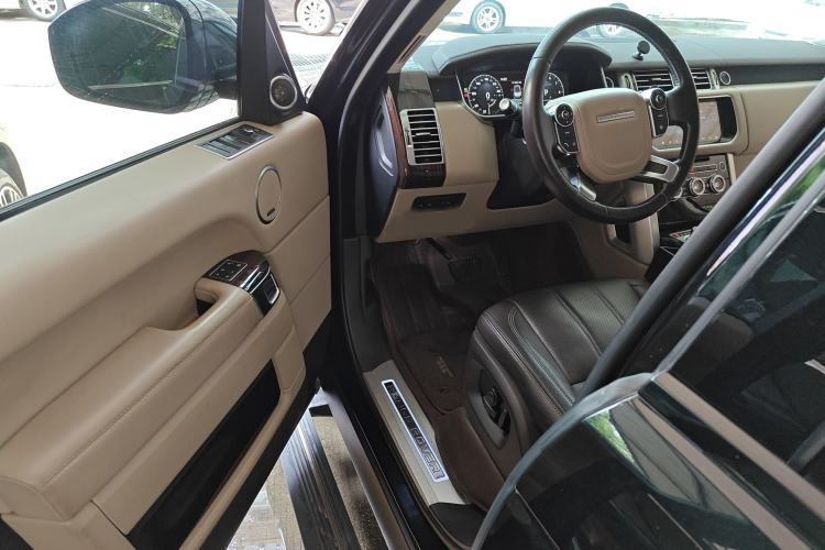 Used Land Rover Range 2016 3.0 SC V6 Vogue Extended Version Interior 3