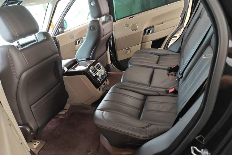Used Land Rover Range 2016 3.0 SC V6 Vogue Extended Version Interior 4