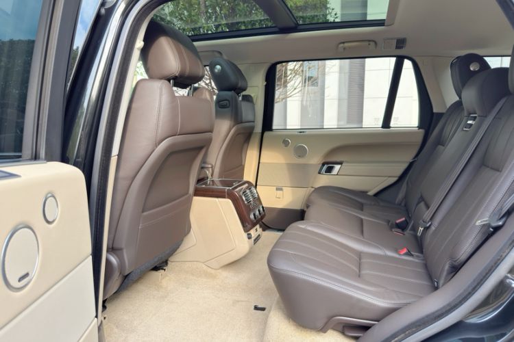 Used Land Rover Range 2016 3.0 SC V6 Vogue Extended Version Interior 5