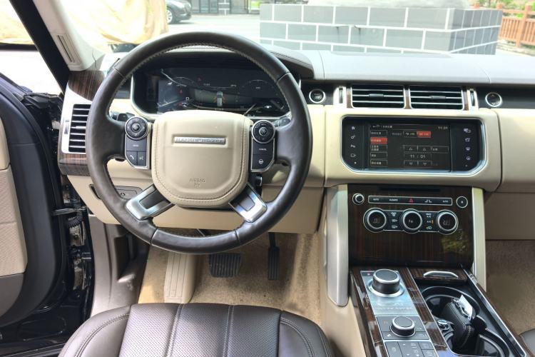 Used Land Rover Range 2016 3.0 SC V6 Vogue Interior 6