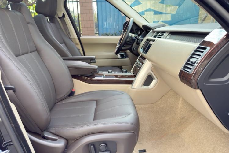 Used Land Rover Range 2016 3.0 SC V6 Vogue Extended Version Interior 7