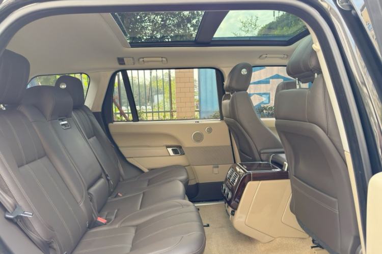 Used Land Rover Range 2016 3.0 SC V6 Vogue Extended Version Interior 8