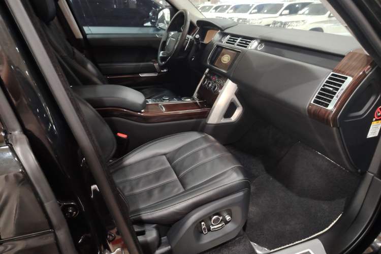 Used Land Rover Range 2016 3.0 SC V6 Vogue SE Prestige Extended-Wheelbase Model Interior 8