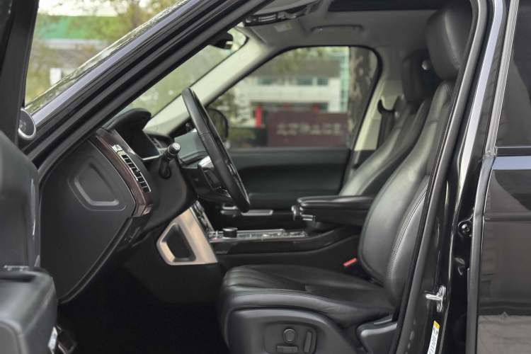 Used Land Rover Range 2016 3.0 SC V6 Vogue Extended Version Interior 9