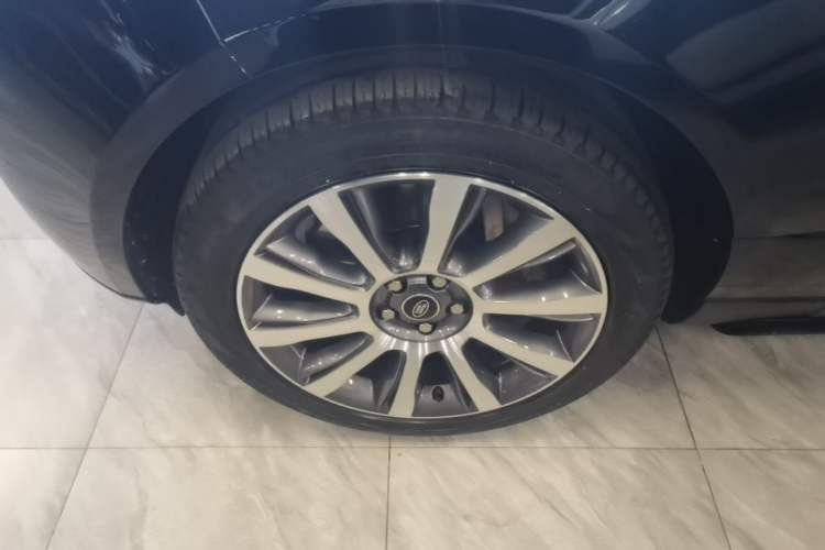 Used Land Rover Range 2016 3.0 SC V6 Vogue SE Long-Wheelbase Edition Left Front Wheel Hub