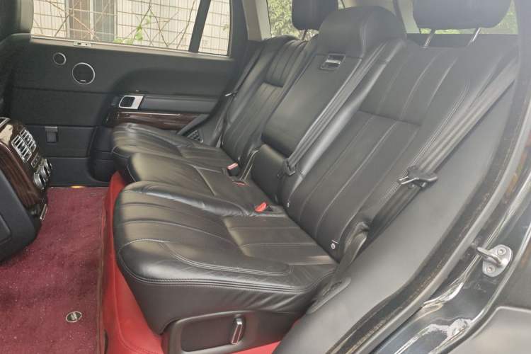 Used Land Rover Range 2016 3.0 SC V6 Vogue SE Long-Wheelbase Edition Left Rear Seat