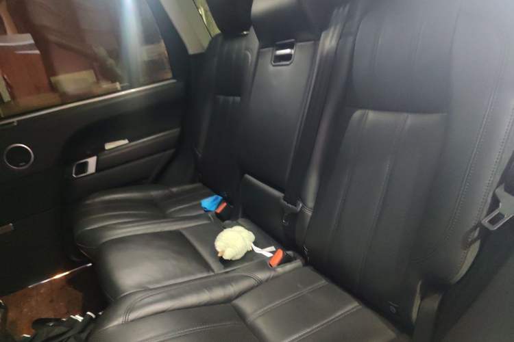 Used Land Rover Range 2016 3.0 SC V6 Vogue Extended Version Left Rear Seat