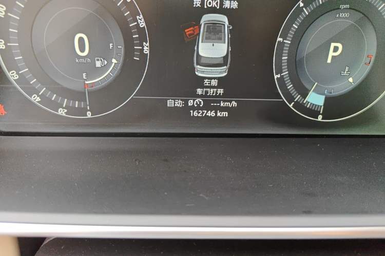 Used Land Rover Range 2016 3.0 SC V6 Vogue SE Long-Wheelbase Edition Odometer Close Up