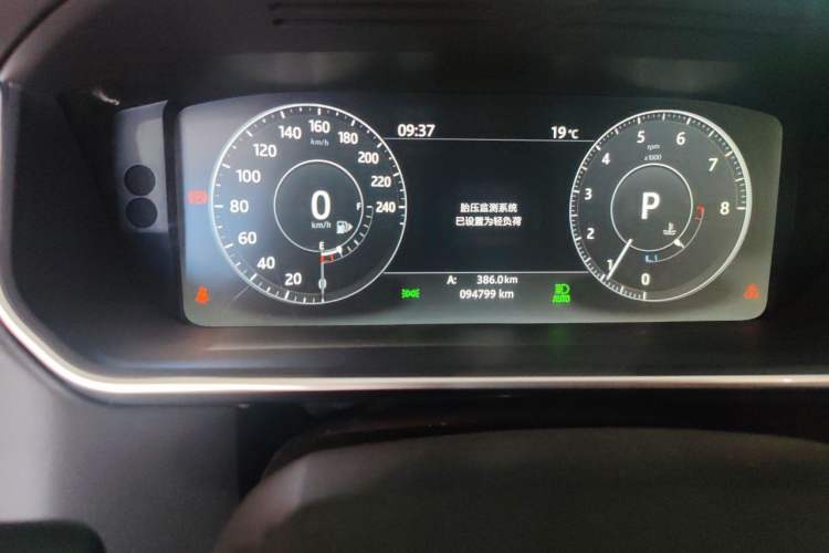 Used Land Rover Range 2016 3.0 SC V6 Vogue Extended Version Odometer Close Up