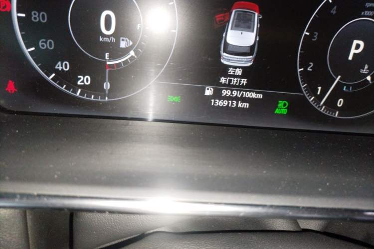 Used Land Rover Range 2016 3.0 SC V6 Vogue Odometer Close Up
