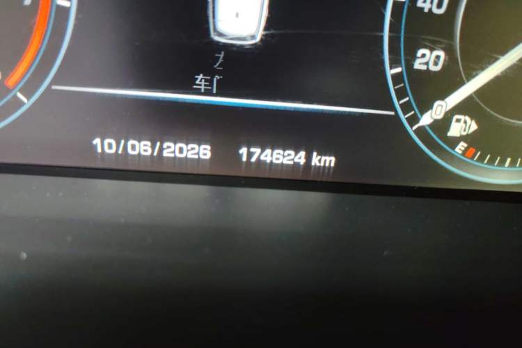 Used Land Rover Range 2016 3.0 SC V6 Vogue SE Long-Wheelbase Edition Odometer Close Up