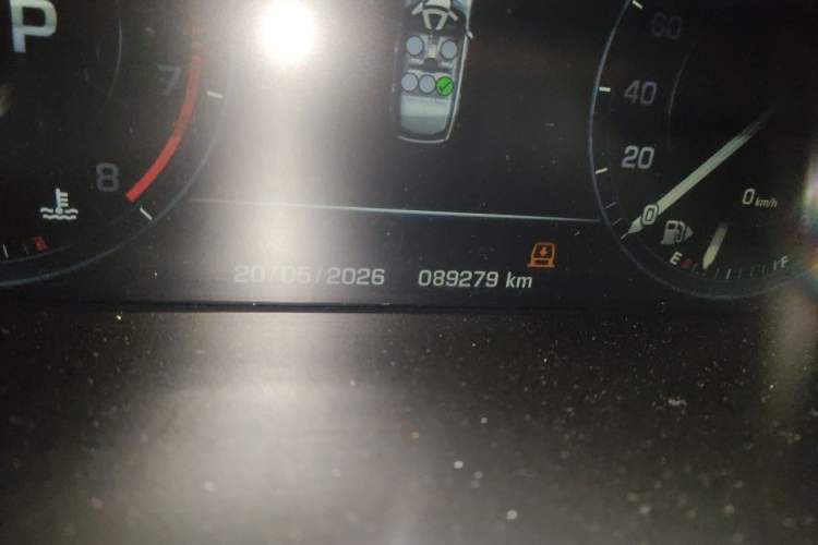 Used Land Rover Range 2016 3.0 SC V6 Vogue Extended Version Odometer Close Up