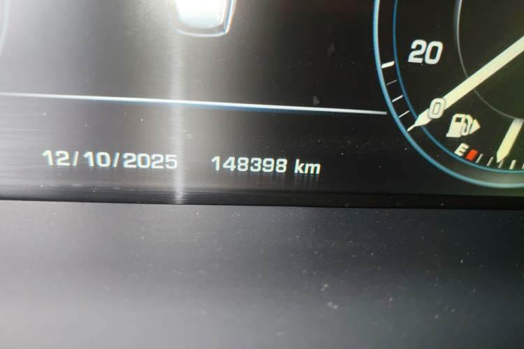 Used Land Rover Range 2016 3.0 SC V6 Vogue SE Long-Wheelbase Edition Odometer Close Up