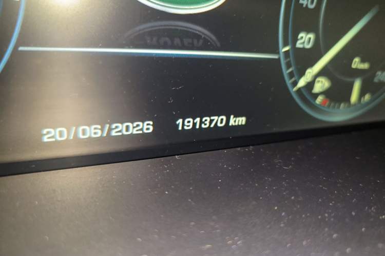 Used Land Rover Range 2016 3.0 SC V6 Vogue SE Long-Wheelbase Edition Odometer Close Up