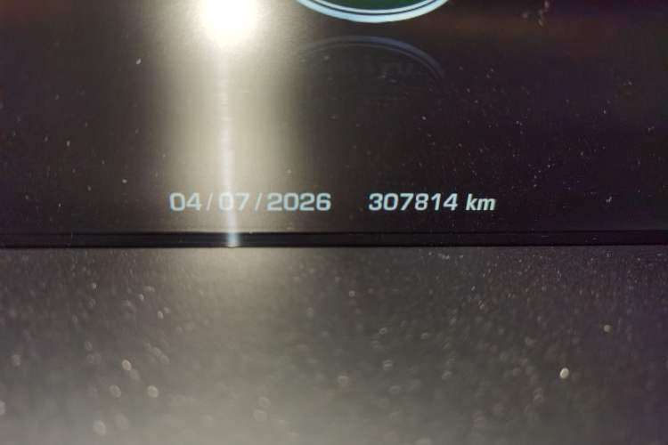 Used Land Rover Range  Odometer Close Up