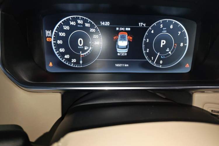 Used Land Rover Range 2016 3.0 SC V6 Vogue SE Long-Wheelbase Edition Odometer Close Up