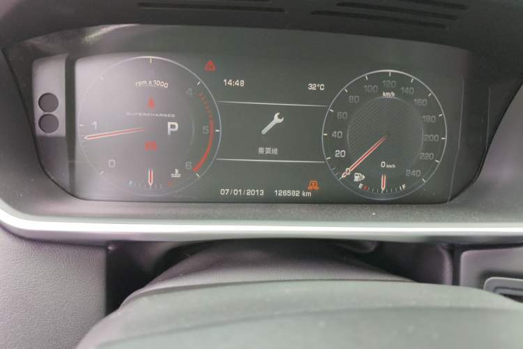 Used Land Rover Range  Odometer Close Up