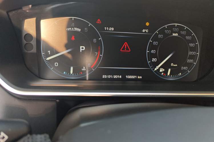 Used Land Rover Range 2016 3.0 SC V6 Vogue Odometer Close Up