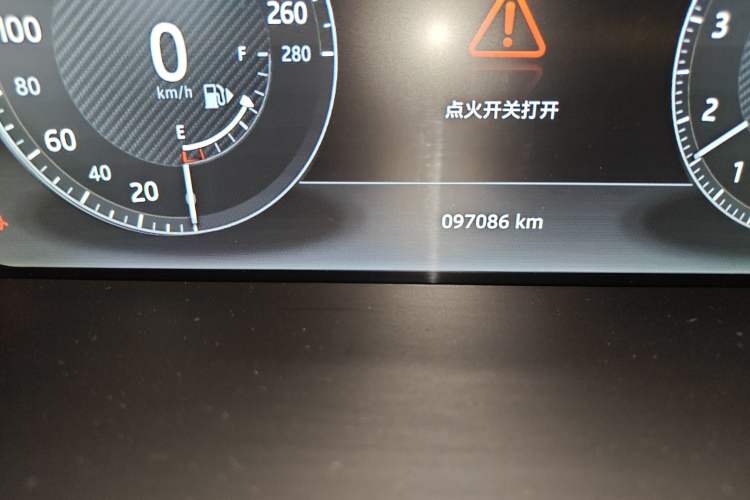 Used Land Rover Range 2016 3.0 SC V6 Vogue Extended Version Odometer Close Up