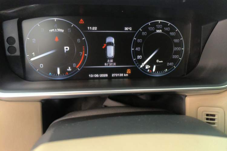 Used Land Rover Range 2016 3.0 SC V6 Vogue Extended Version Odometer Close Up