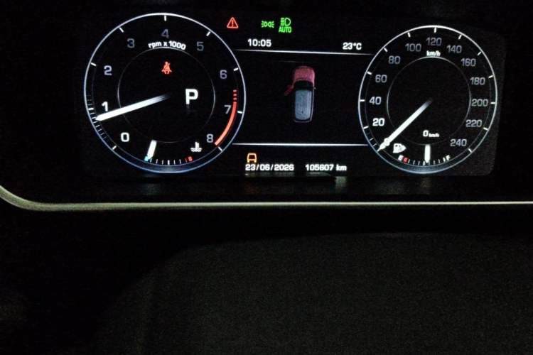 Used Land Rover Range 2016 3.0 SC V6 Vogue Extended Version Odometer Close Up