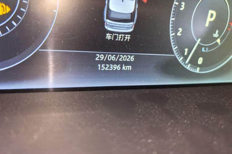 Used Land Rover Range 2016 3.0 SC V6 Vogue Extended Version Odometer Close Up