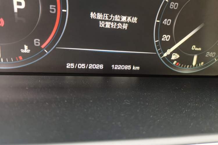 Used Land Rover Range  Odometer Close Up