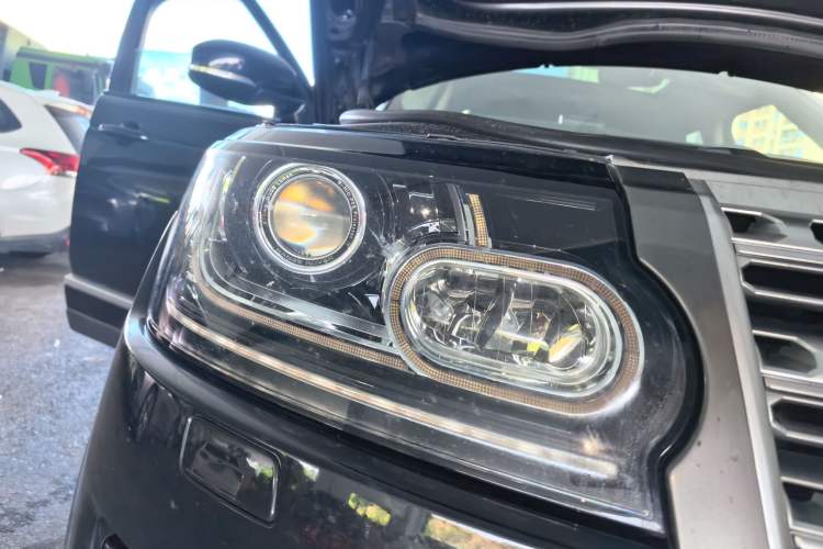 Used Land Rover Range 2016 3.0 SC V6 Vogue Extended Version Right Front Headlight