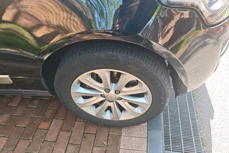 Used Land Rover Range 2016 3.0 SC V6 Vogue Extended Version Right Front Wheel Hub