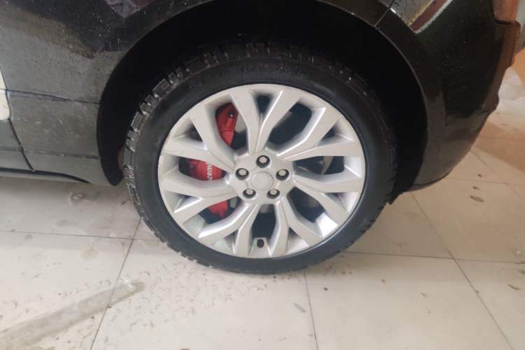 Used Land Rover Range 2016 3.0 SC V6 Vogue Extended Version Right Front Wheel Hub