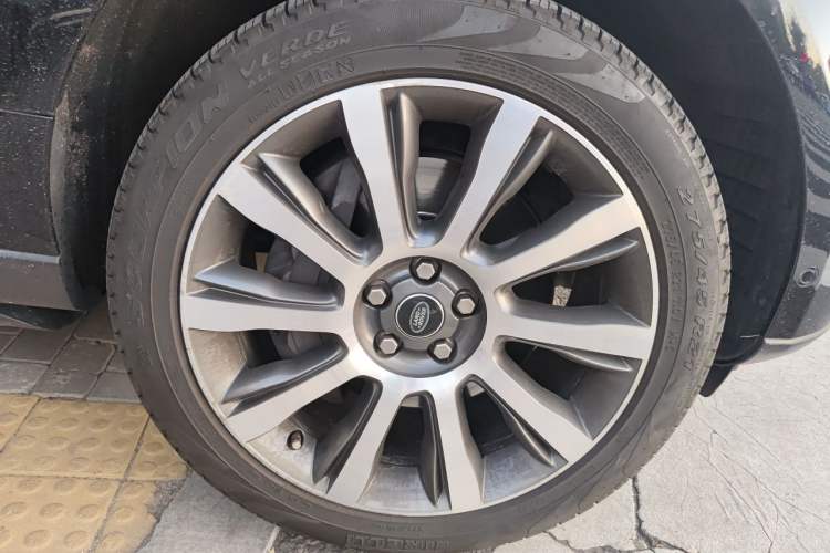 Used Land Rover Range 2016 3.0 SC V6 Vogue SE Prestige Extended-Wheelbase Model Right Front Wheel Hub
