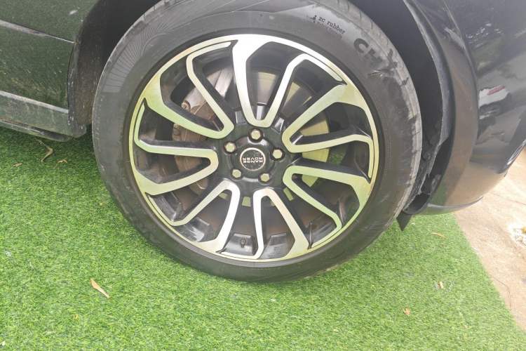 Used Land Rover Range 2016 3.0 SC V6 Vogue Extended Version Right Front Wheel Hub
