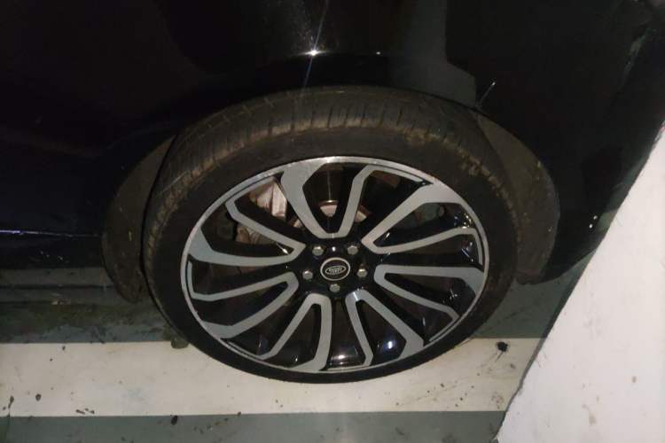 Used Land Rover Range 2016 3.0 SC V6 Vogue Extended Version Right Front Wheel Hub