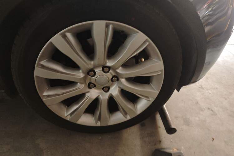 Used Land Rover Range  Right Front Wheel Hub